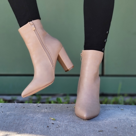Women's Nude High Chunky Heeled Boots Zip Up Pointy Toe Ankle - Picture 7 of 8